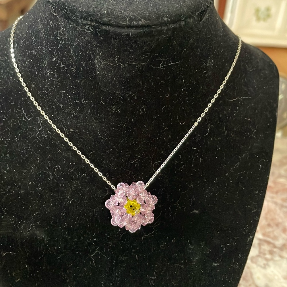 EUC~Woman’s Silver Pink/Yellow Floral Lobster Claw Closure Necklace